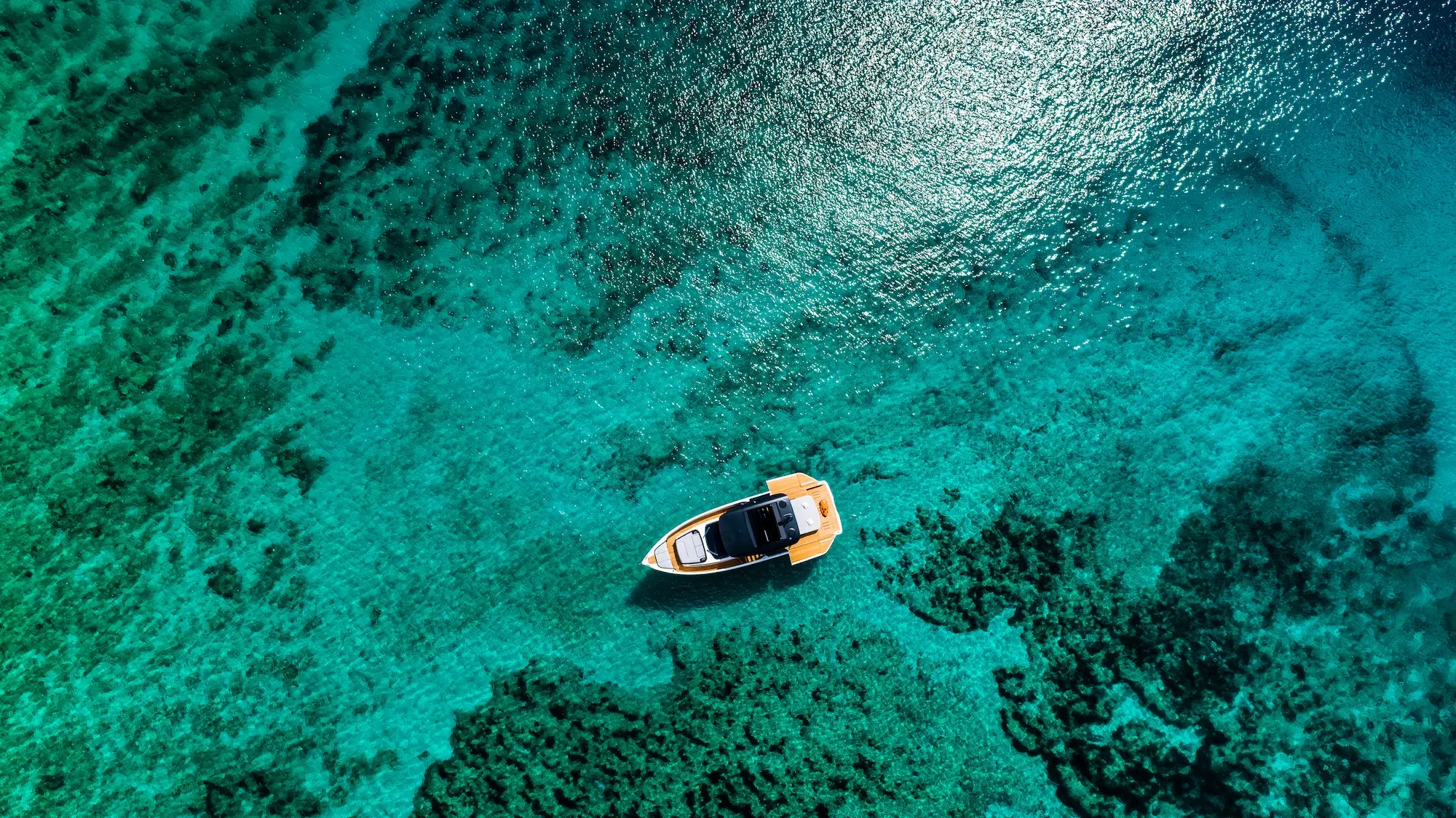 Yacht on a aqua see top view